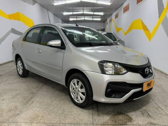 TOYOTA ETIOS 1.5 X PLUS SEDAN 16V FLEX 4P MANUAL